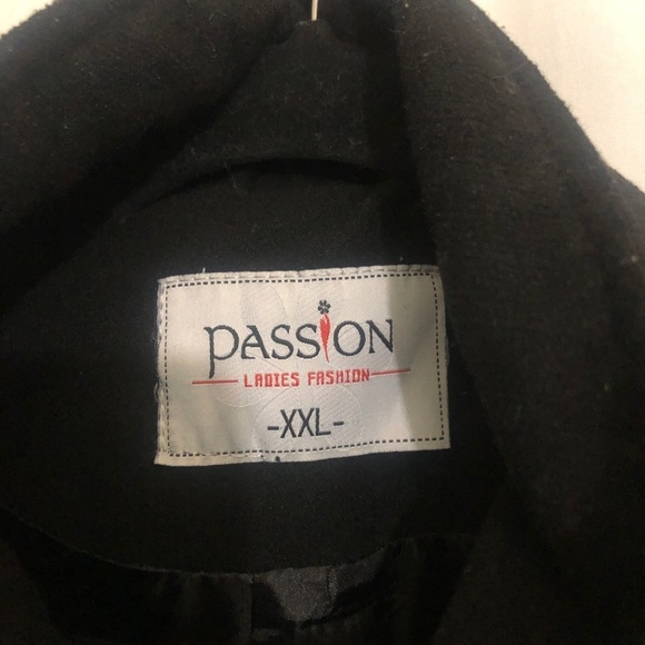 Womens Long Black Coat. Size Large/Extra Large - Picture 8 of 8